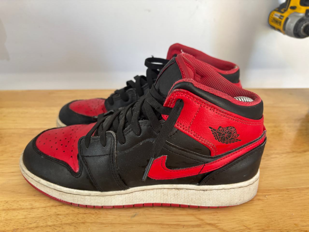 Air Jordan 1 Mid 'Bred' Youth Size 7