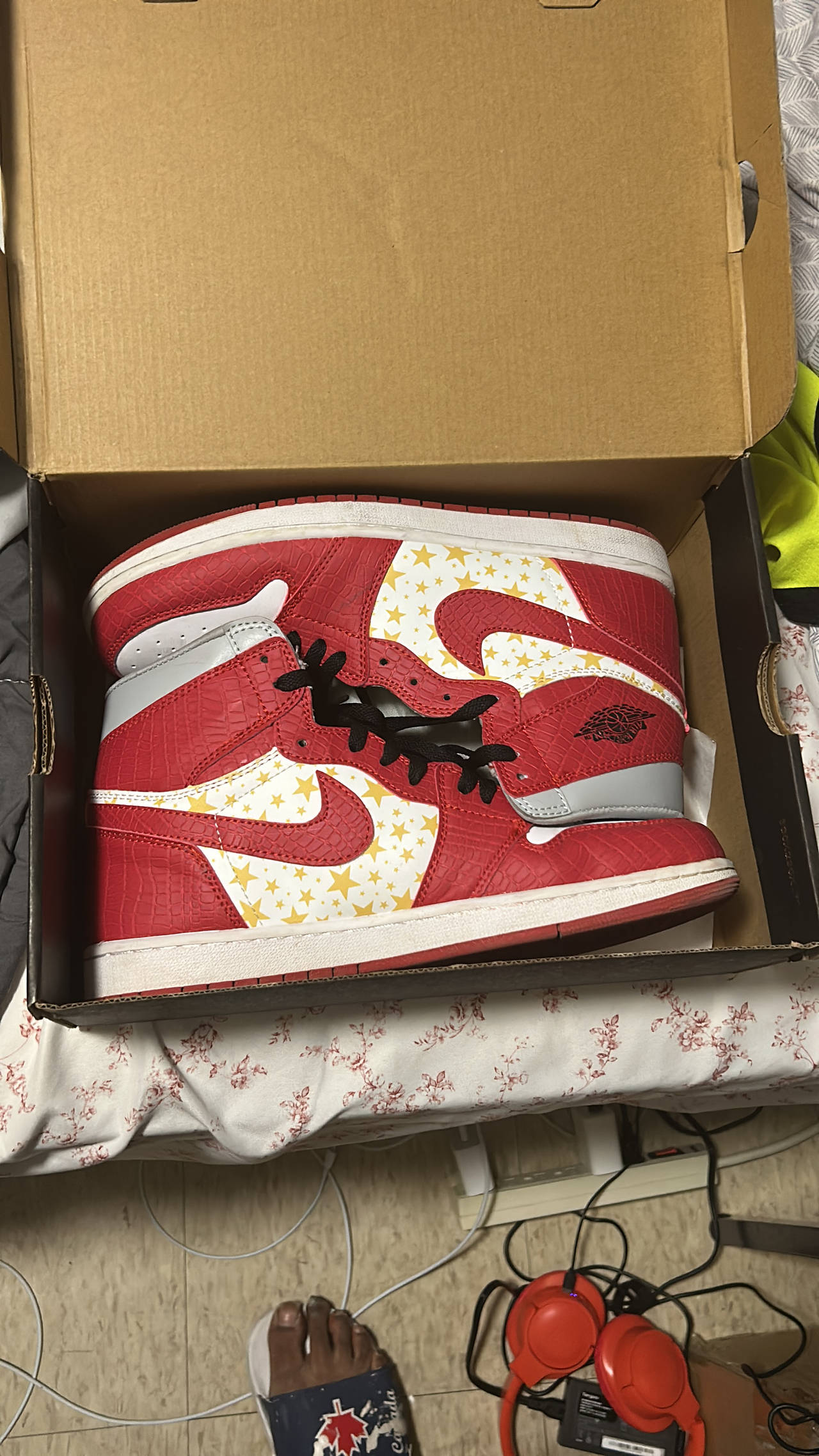 Nike SB Dunk High Pro "Supreme Red Stars"