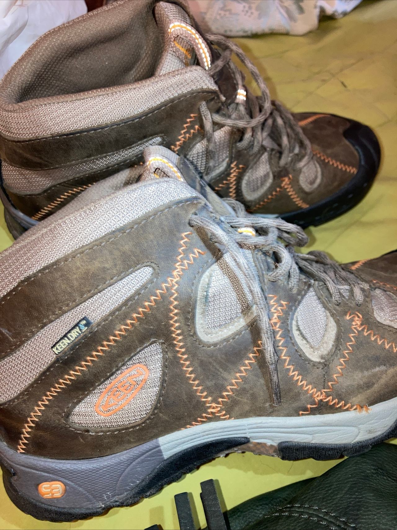 KEEN Targhee II Mid Waterproof Hiking Boots