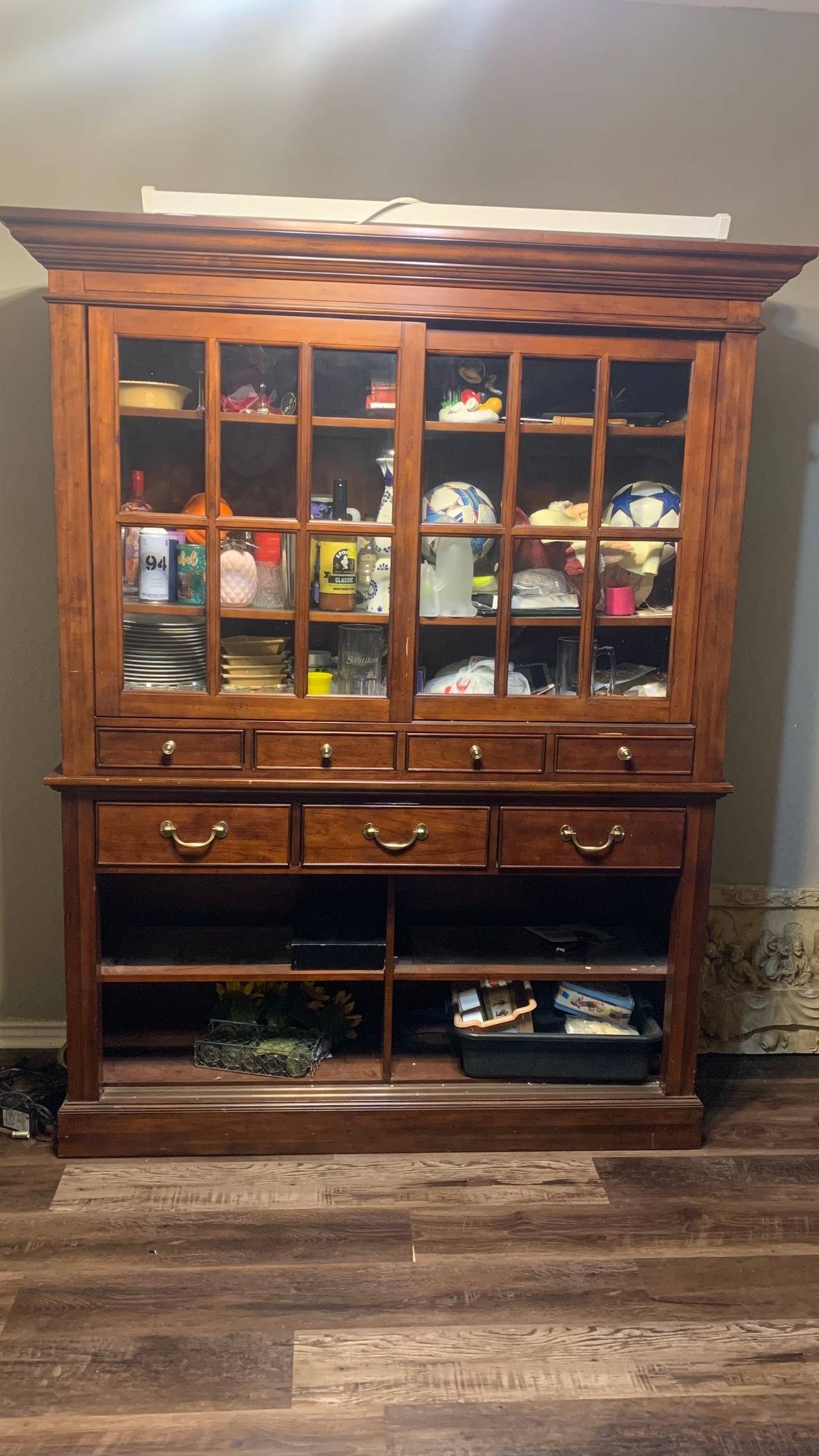 China Cabinet Hutch
