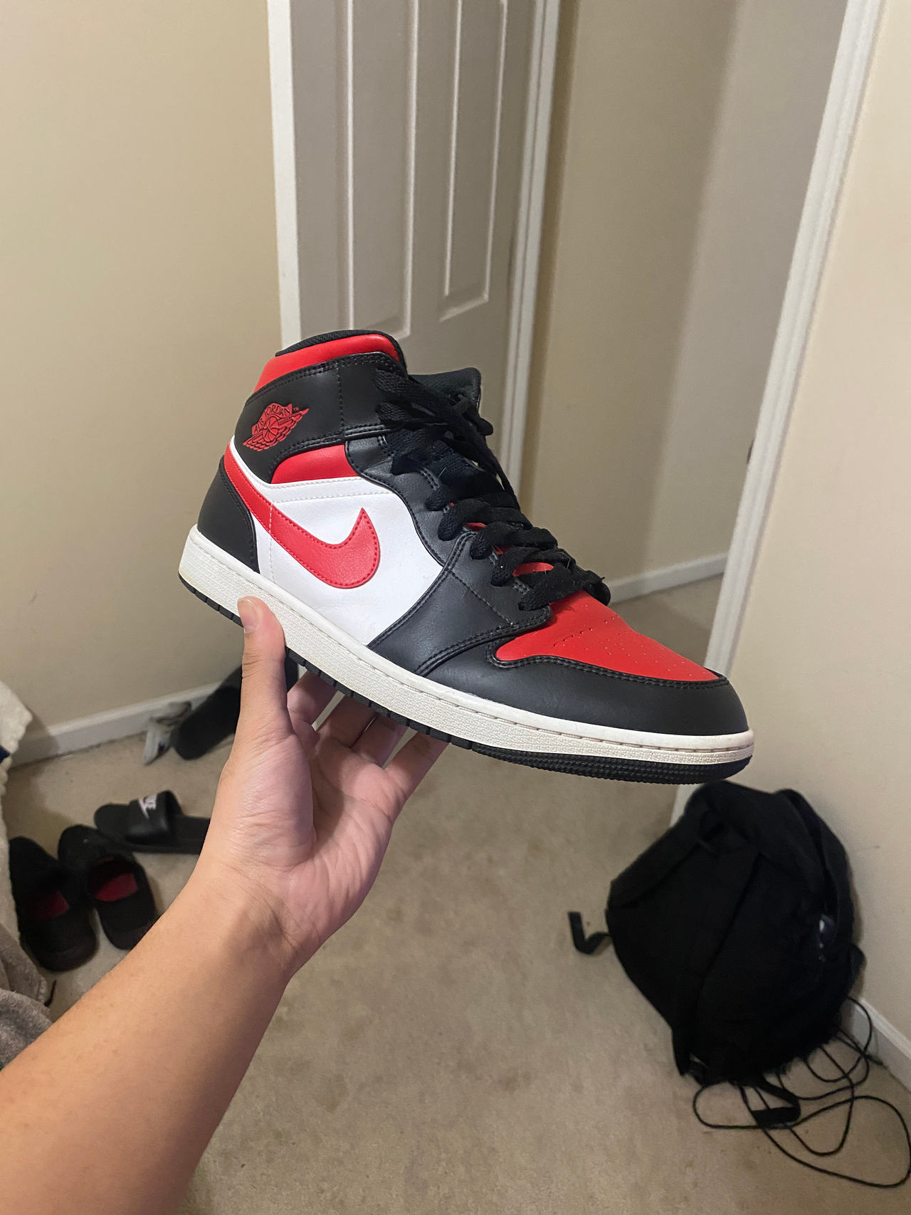 Air Jordan 1 Mid Bred Toe Size 13