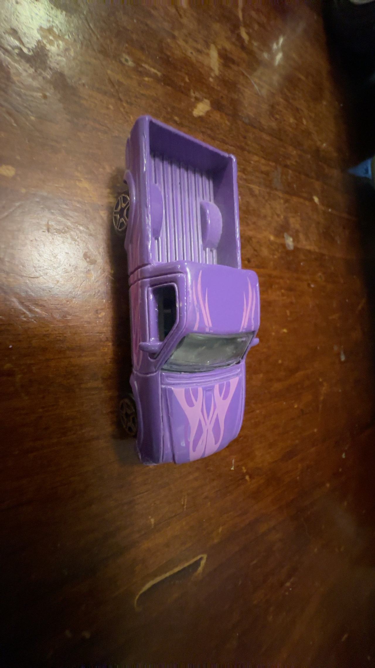 Motormax 6052 Ford Ranger Pickup Truck Purple with Flames
