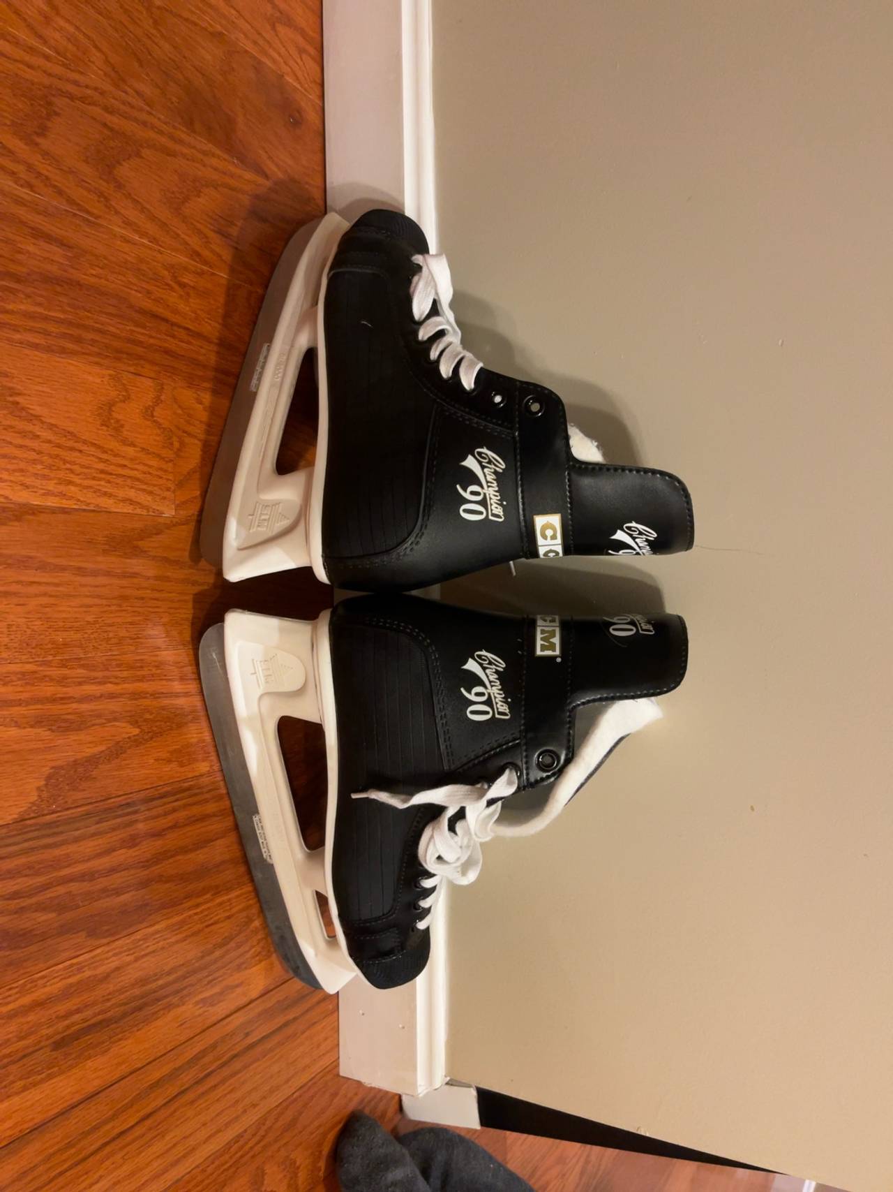 Like new! CCM Champion 90 Hockey Skates Black Size 7