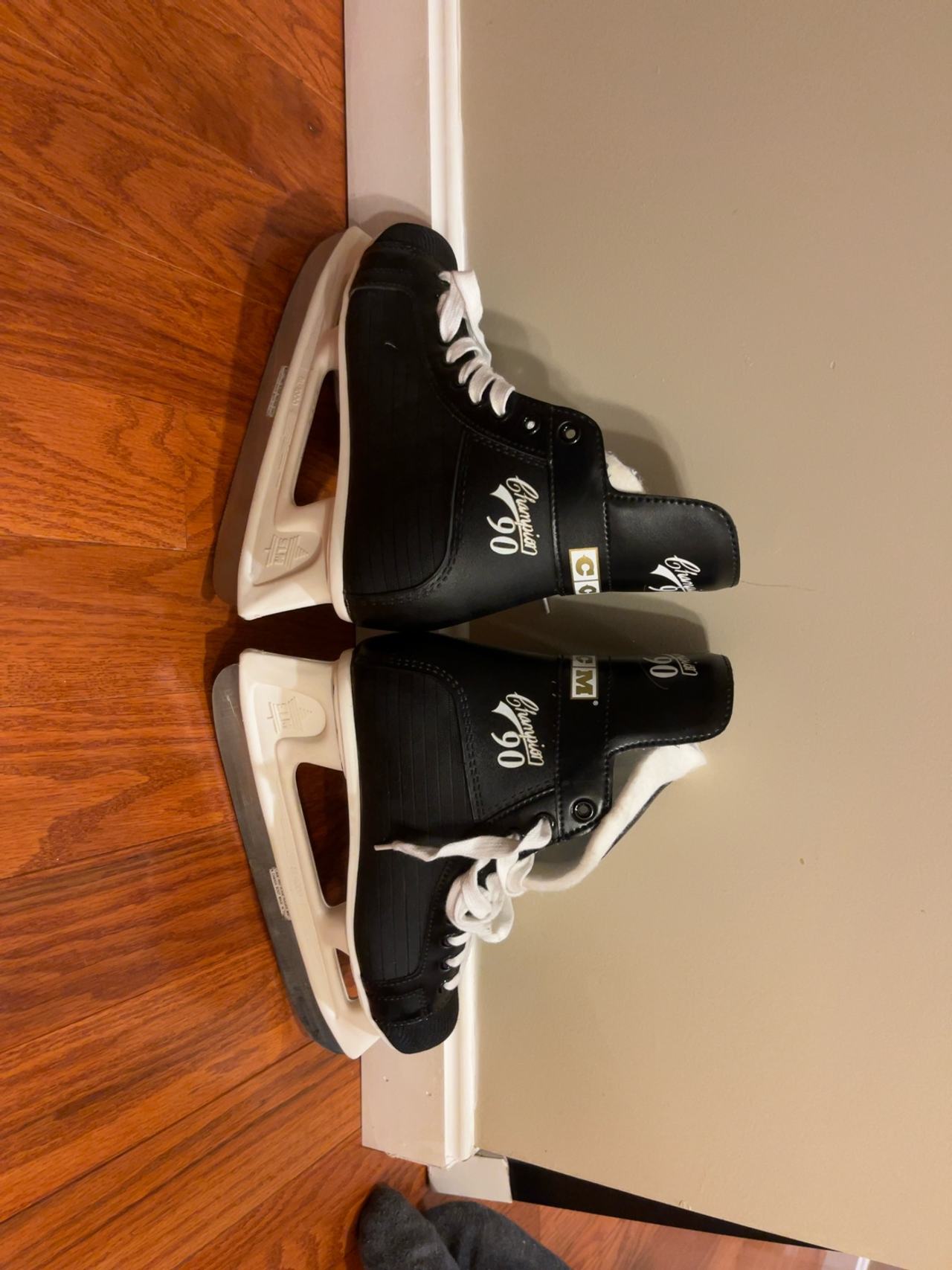 Like new! CCM Champion 90 Hockey Skates Black Size 7