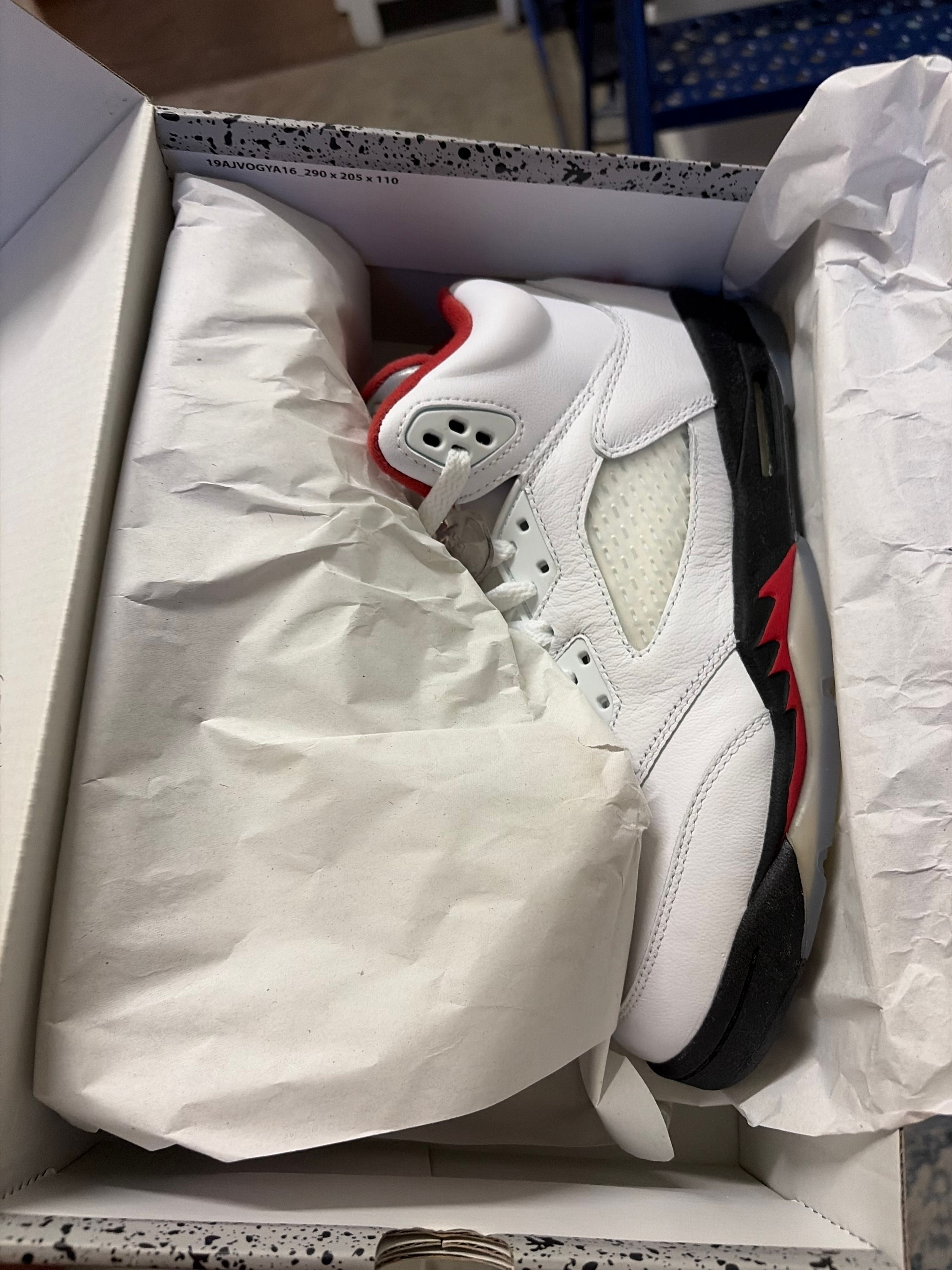 Air Jordan 5 Retro (GS) - Image 2