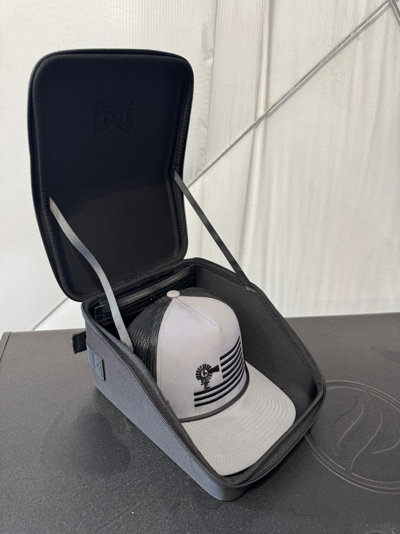 Melin Hat Travel Case