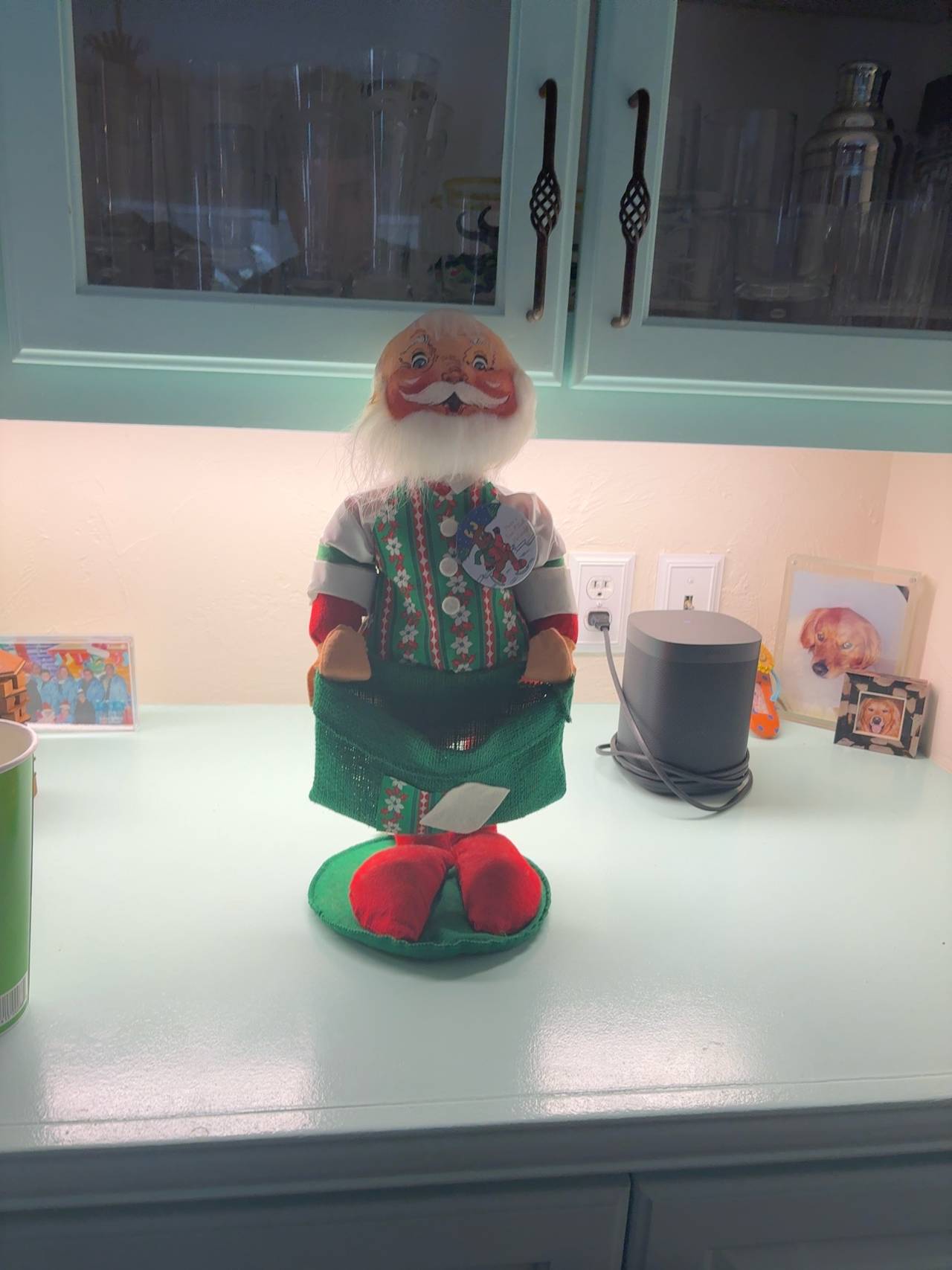 Annalee Vintage 18-inch Santa Claus Holding Green Gift Bag Doll