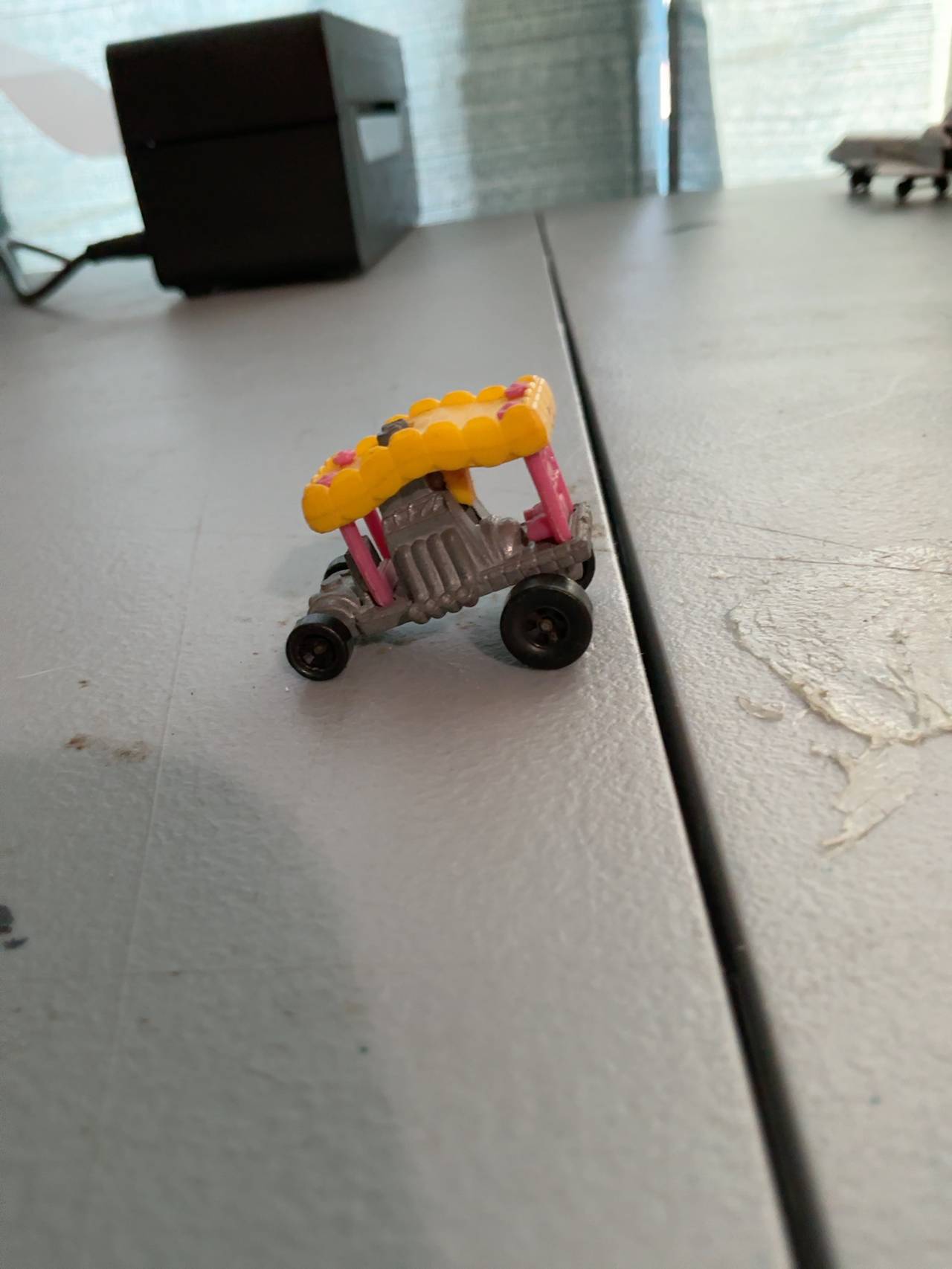 Mattel Hot Wheels Zowees Beddy Bye Miniature Die-Cast Car