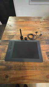 Wacom Intuos Pro Medium Creative Pen Tablet - PTH-651 - w/ Pen & extra tips - Image 3
