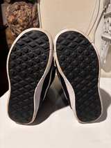 Vans Women's Encore Linerless Snowboard Boot Black - Image 2
