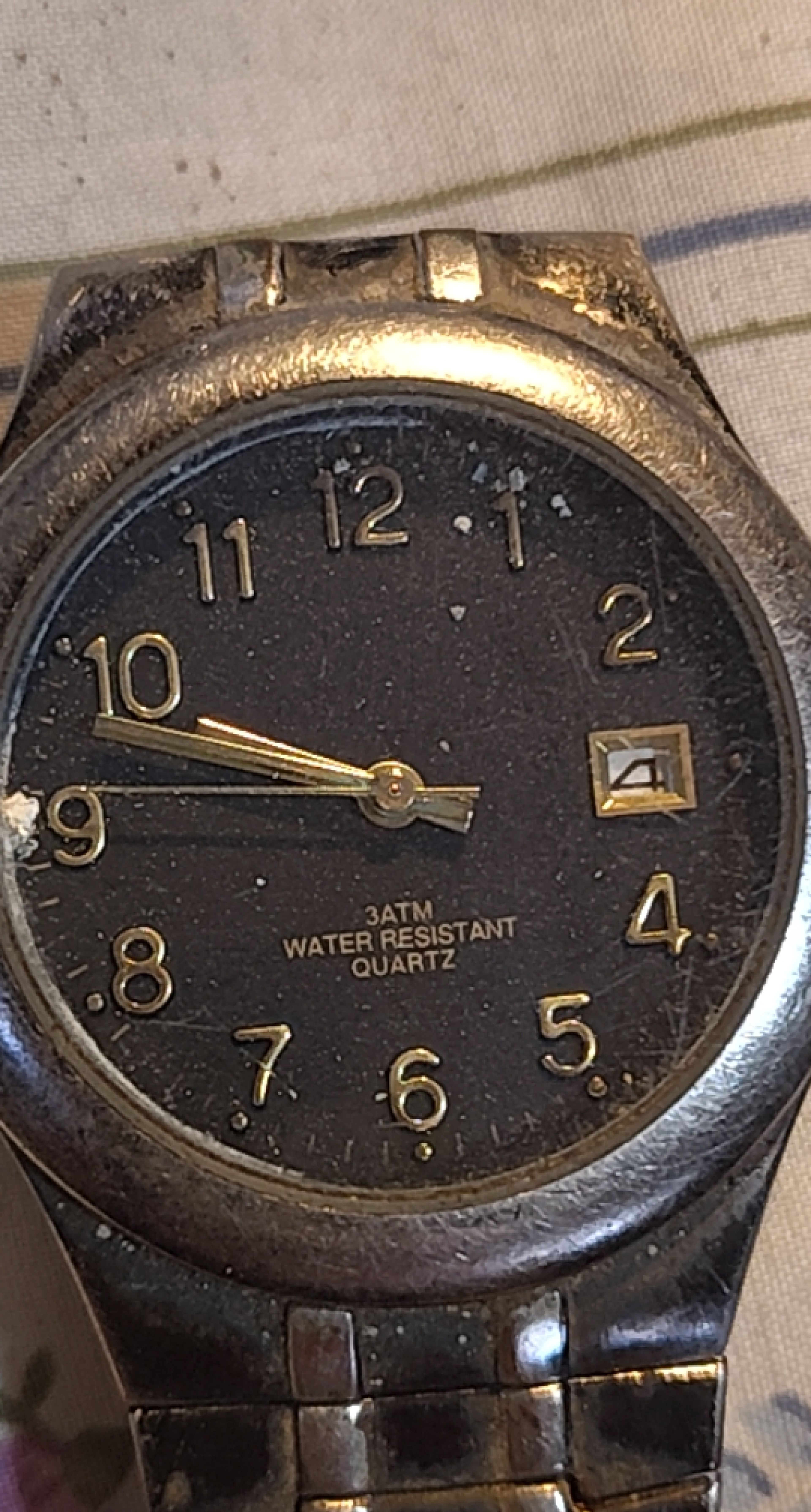 Silver Tone Quartz Watch with Black Dial - Image 3