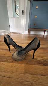 Gucci Suede Peep Toe Pumps - Image 4