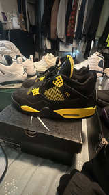 Air Jordan 4 Retro Thunder (2023) - Image 3