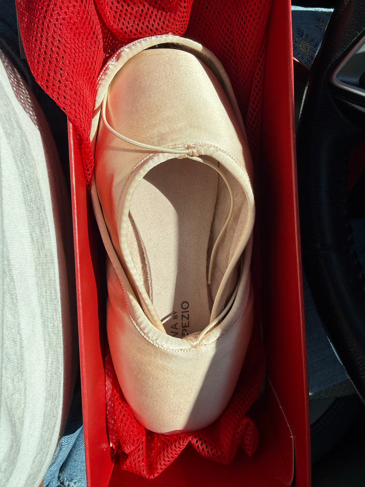 Capezio Ava pointe shoes 7.5 M