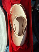 Capezio Ava pointe shoes 7.5 M - Image 1
