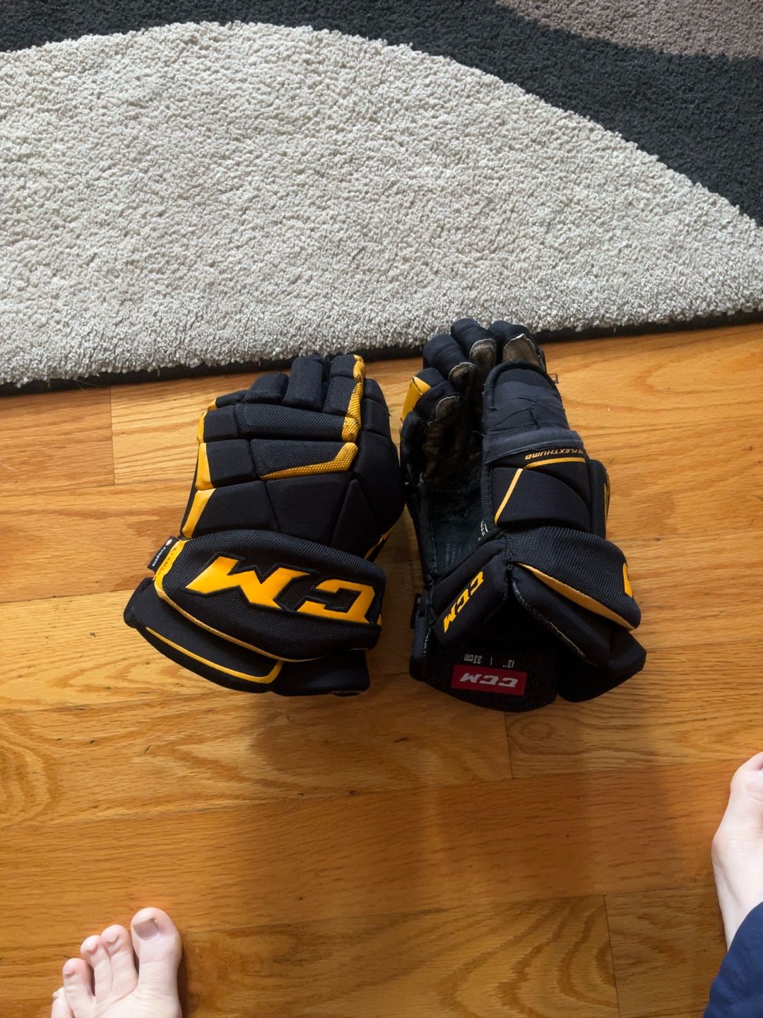 CCM Tacks AS-V Pro Senior Hockey Gloves