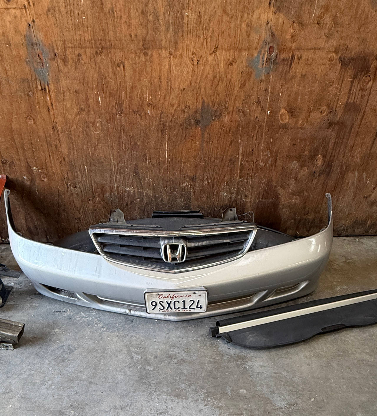 2003-2005 Honda Accord Front Bumper and Grille Assembly