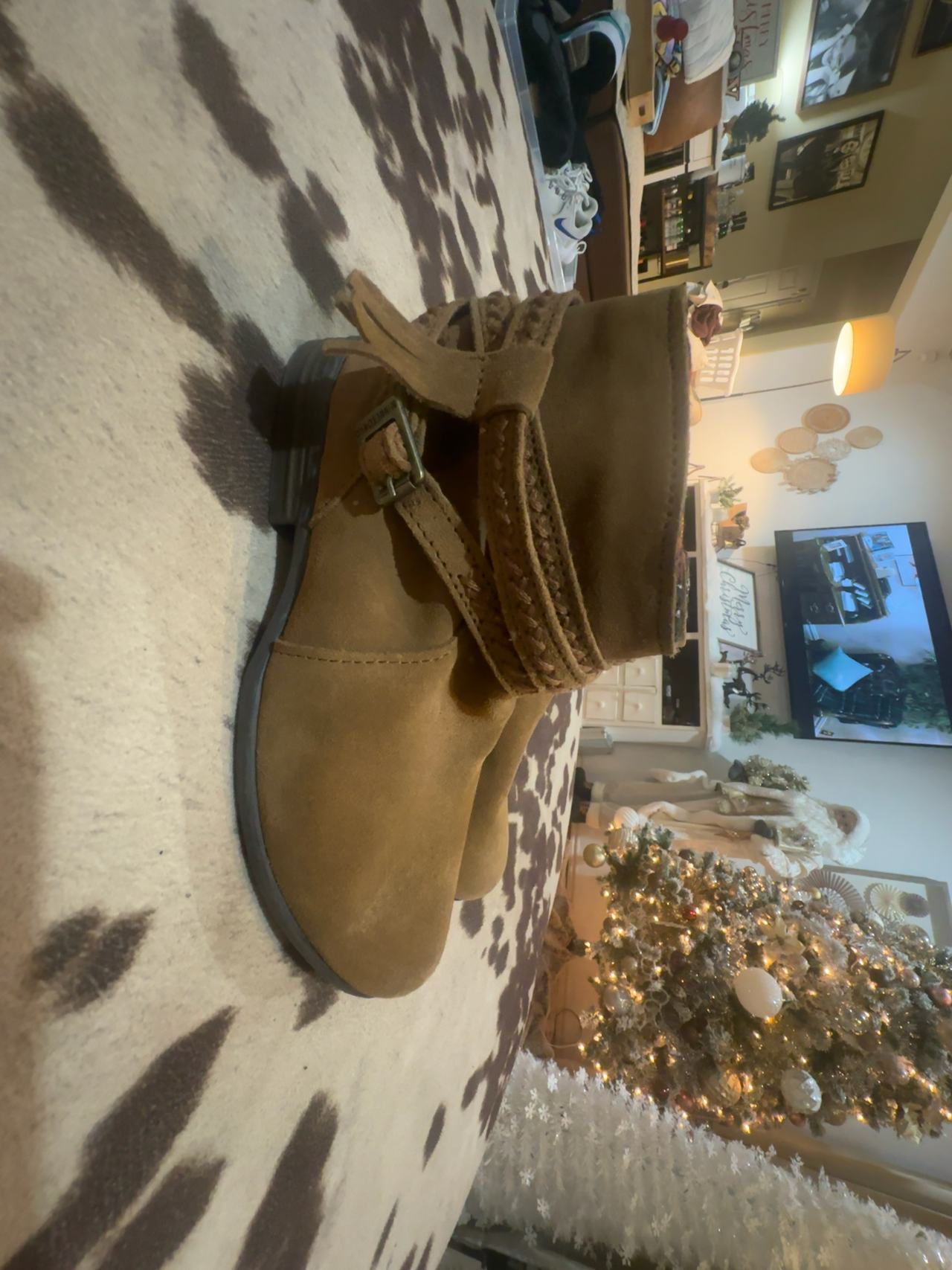 Minnetonka Dixon Suede Bootie Size 5.5