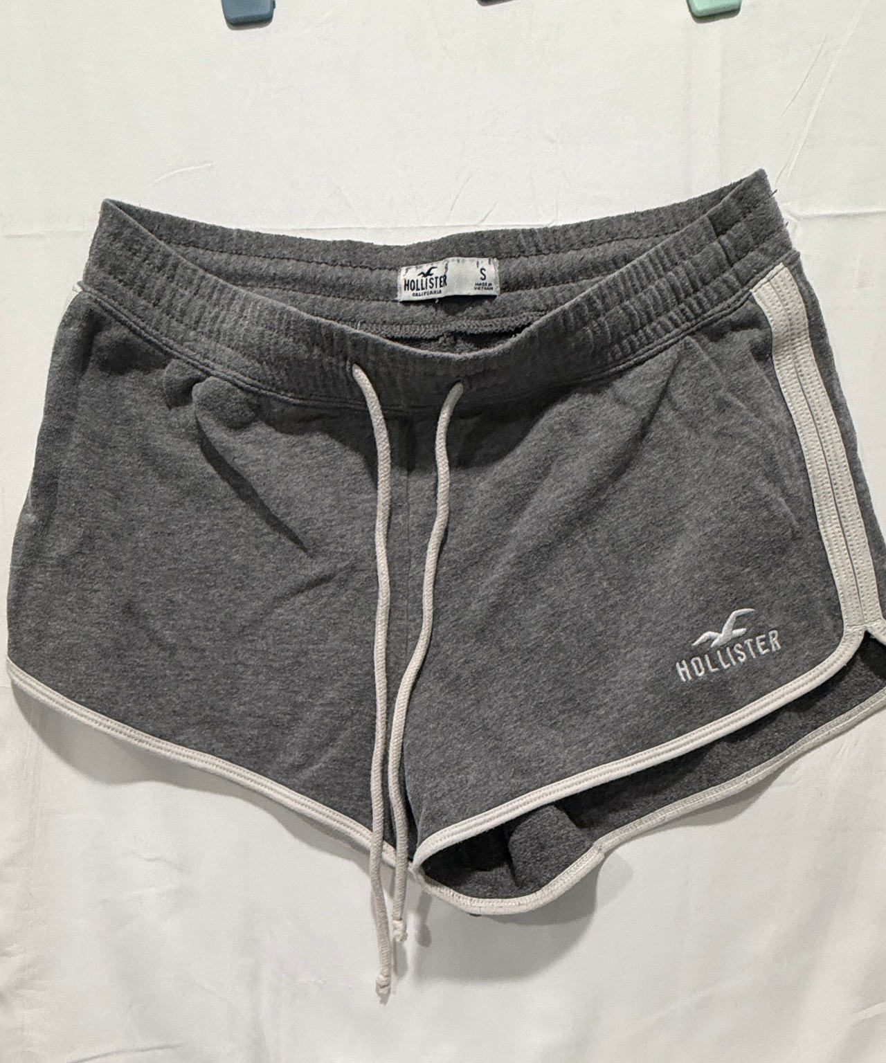 Hollister Women's Logo Graphic Sweat Shorts Grey Suze Small