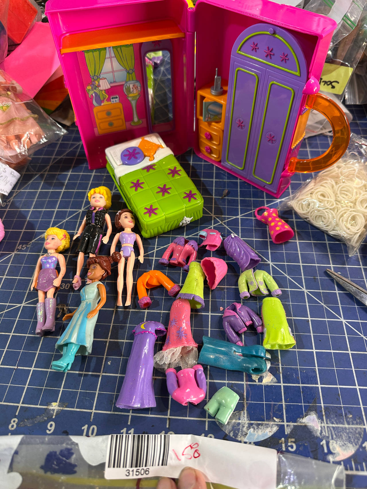 Polly Pocket Fashion Polly Dolls and Bedroom Playset accessories  158