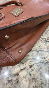 Calvin Klein Tan Pebbled Leather Handbag with Gold Accent - Image 4