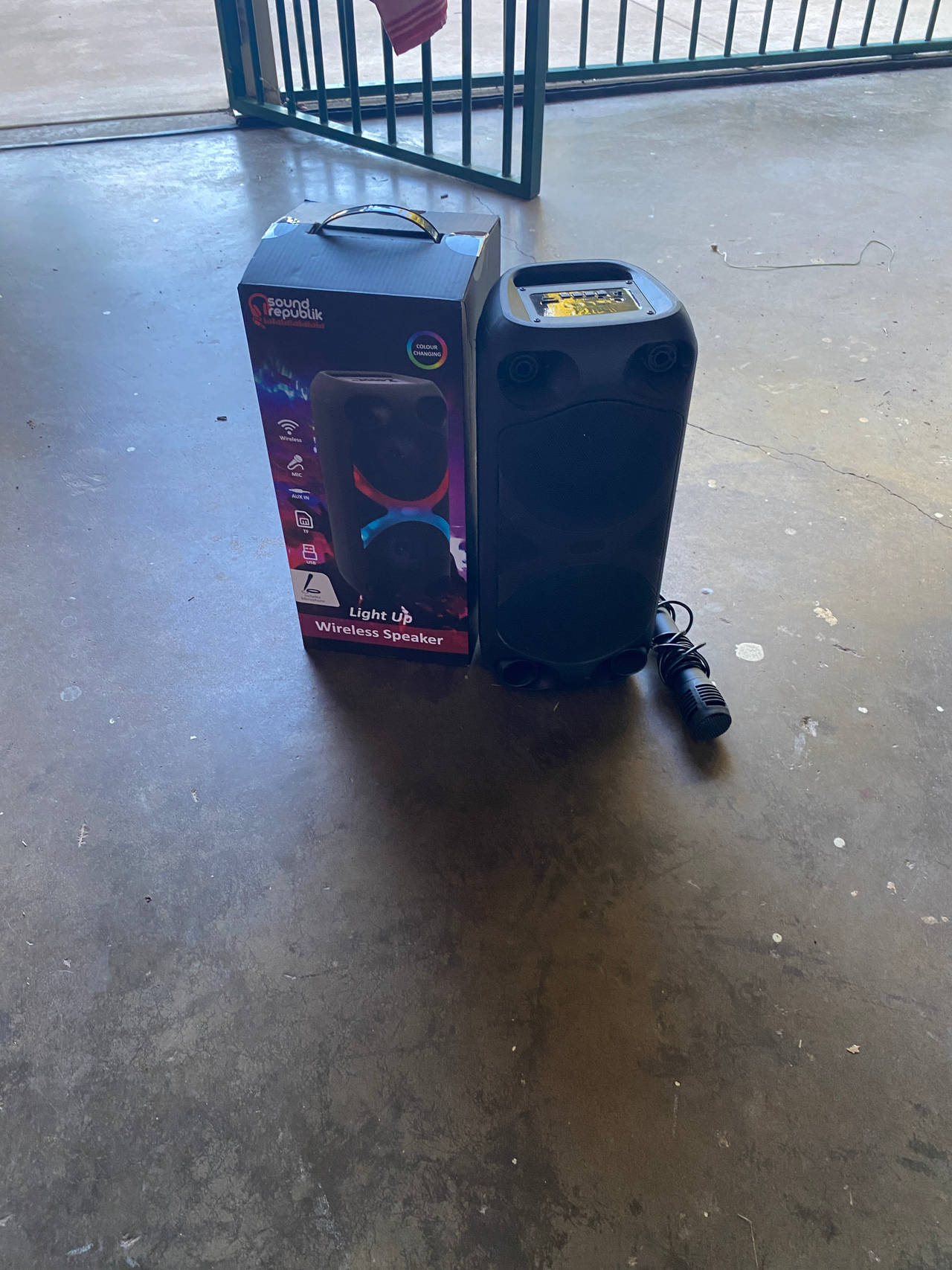 Sound Republic Light Up Wireless Speaker