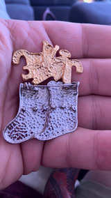 Christmas Stocking Brooch - Image 2
