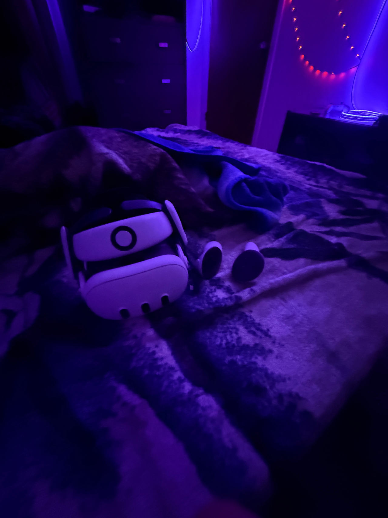 Meta Quest 3 with elite pro battery strap and controlls (no box)