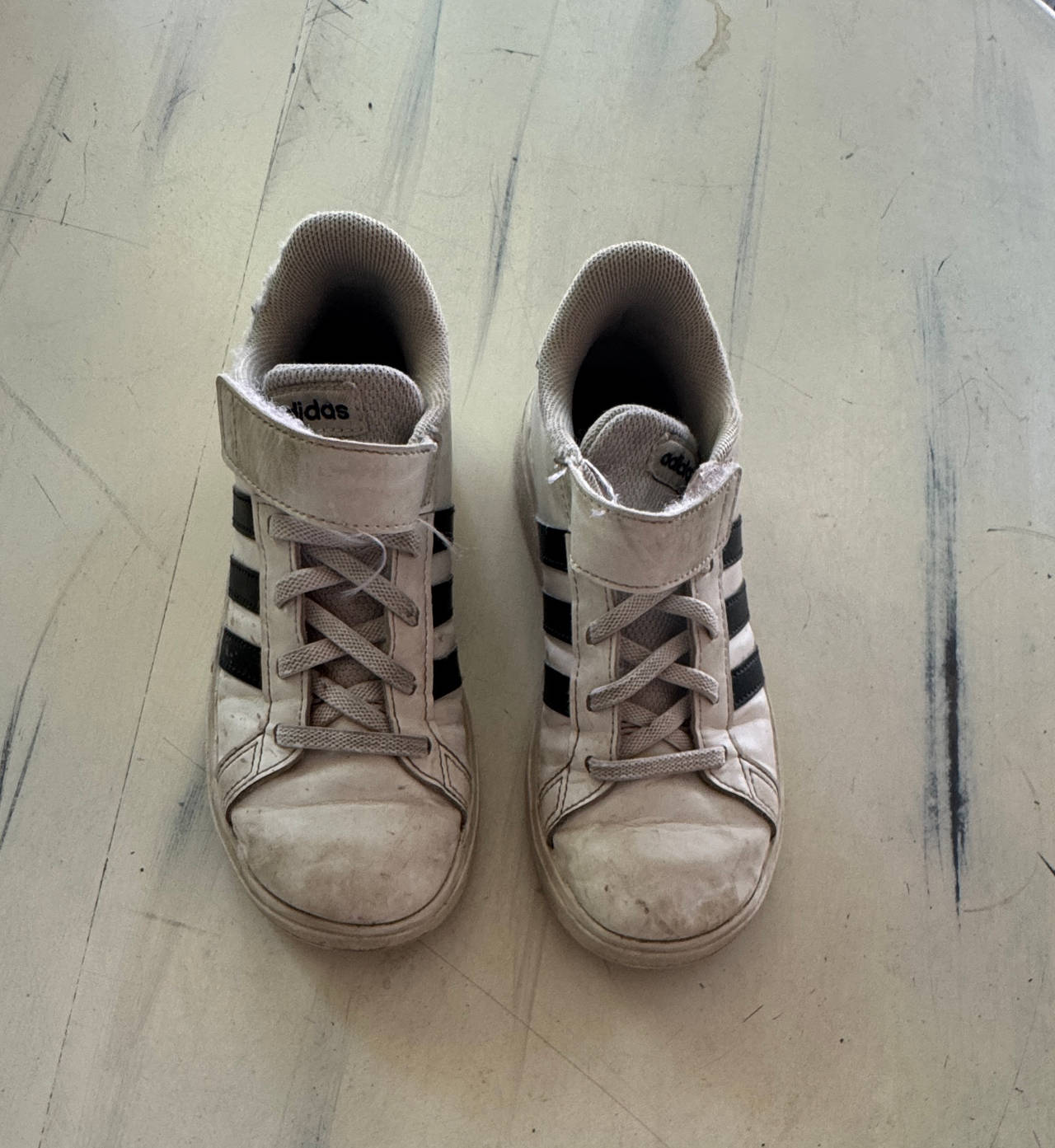 adidas Kids' Grand Court C Sneaker size 1.5