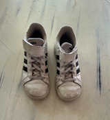adidas Kids' Grand Court C Sneaker size 1.5 - Image 1