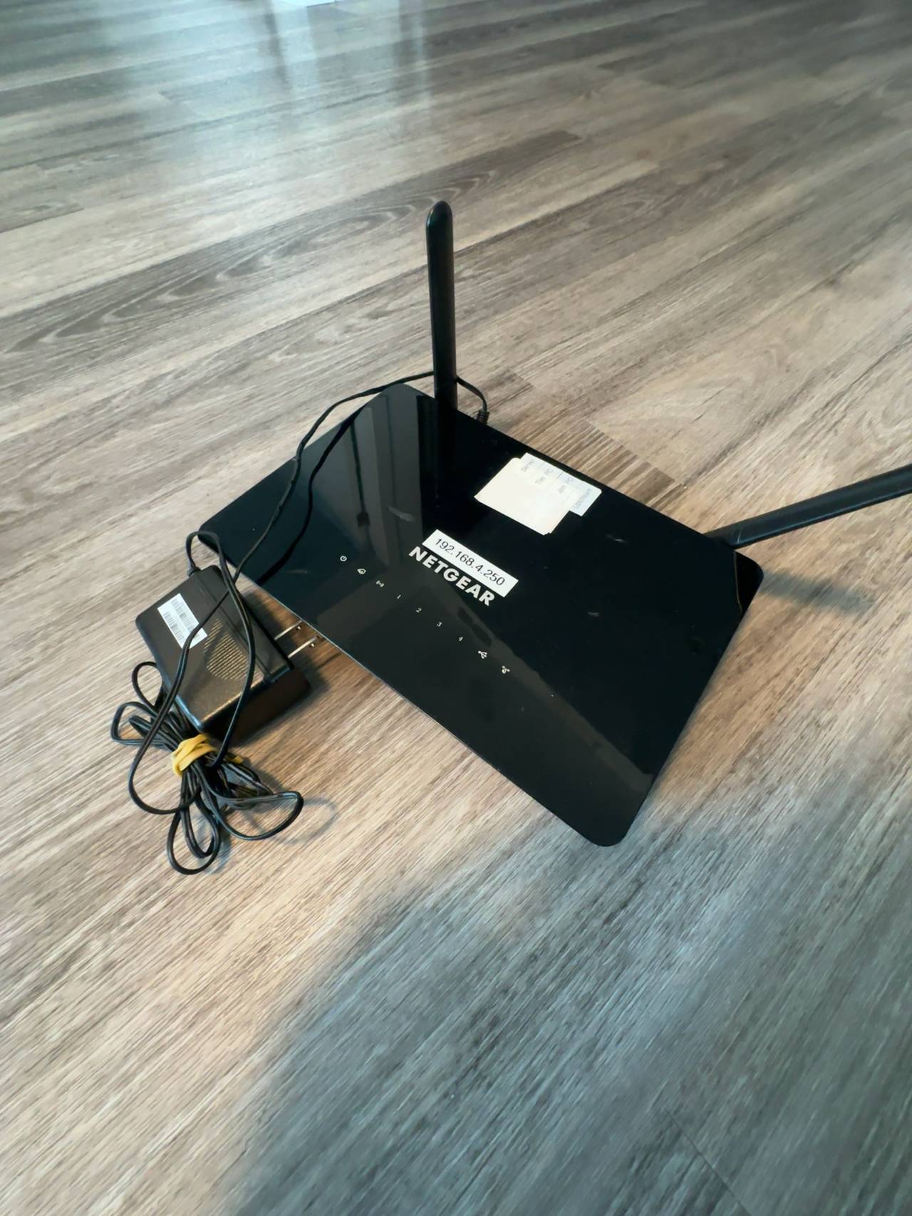 Netgear AC1200 Smart WiFi Router R6220