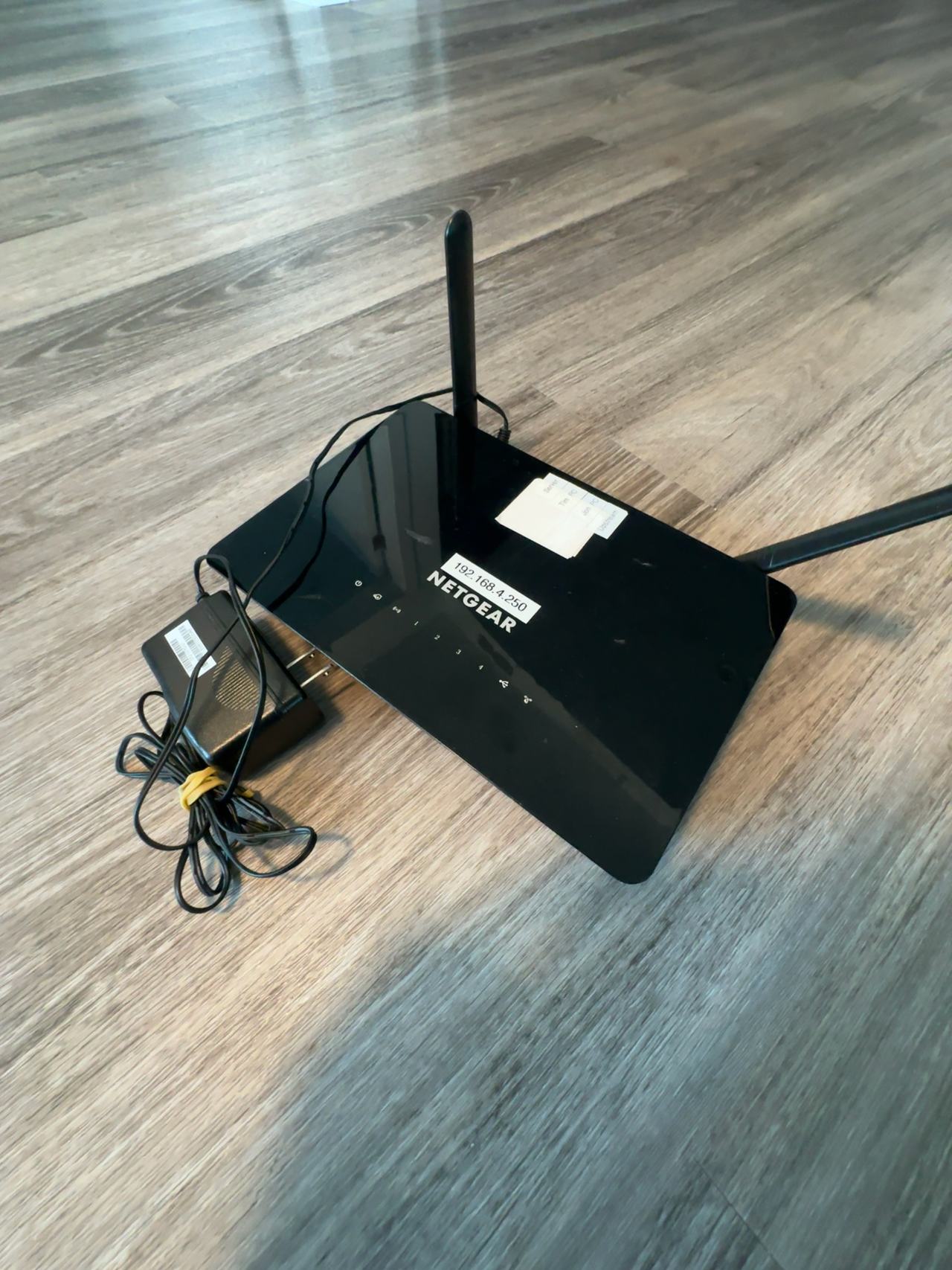 Netgear AC1200 Smart WiFi Router R6220