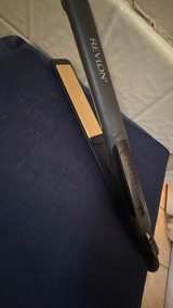 Revlon Perfect Heat Smooth Brilliance Ceramic Flat Iron - Image 2