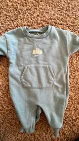 Nike Baby Fleece Romper One-Piece newborn. Fits little bigger - Image 2