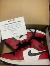 Nike Air Jordan 1 Mid Chicago Black Toe - Image 2