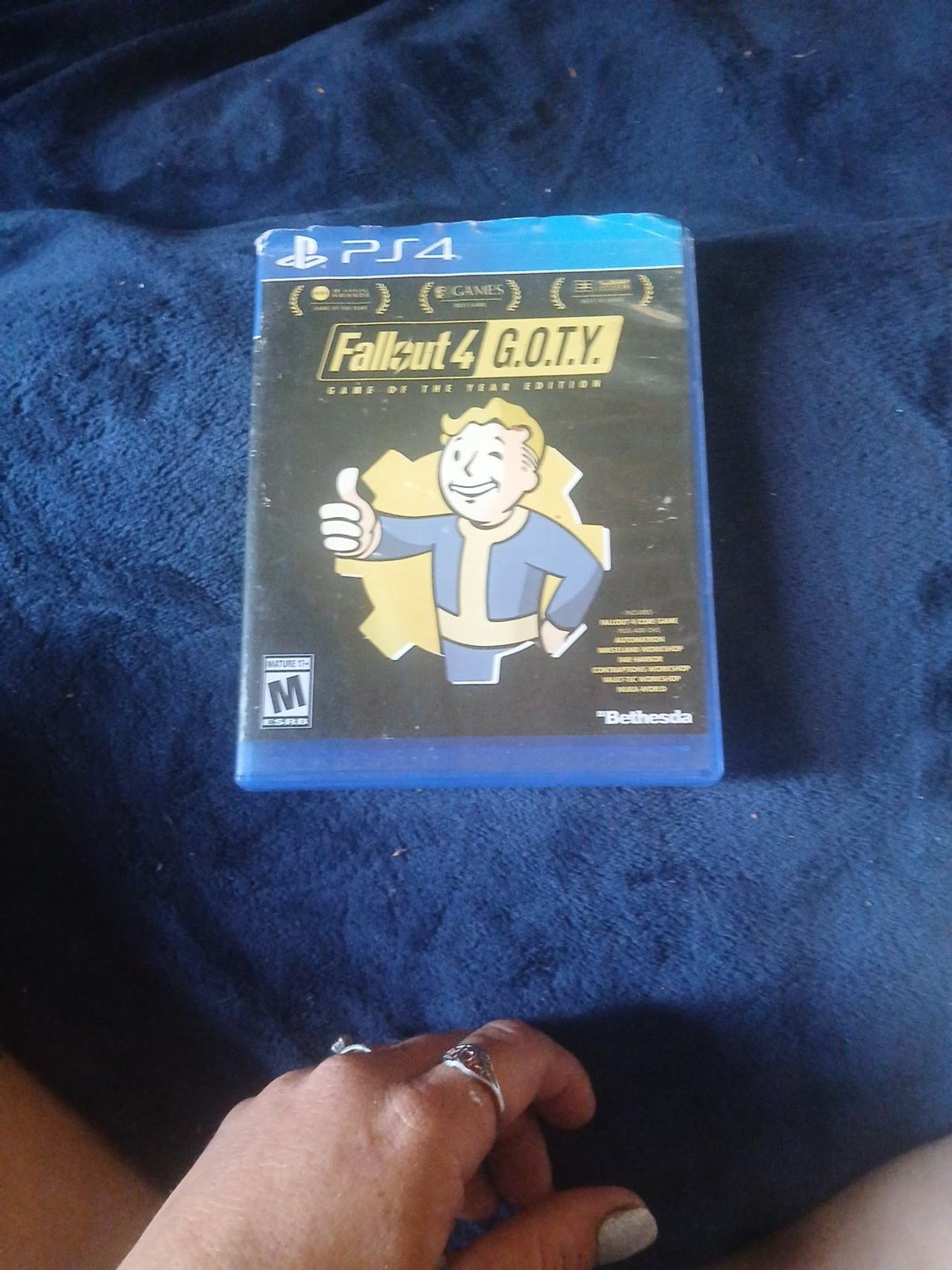 Fallout 4: Game of the Year Edition - PlayStation 4