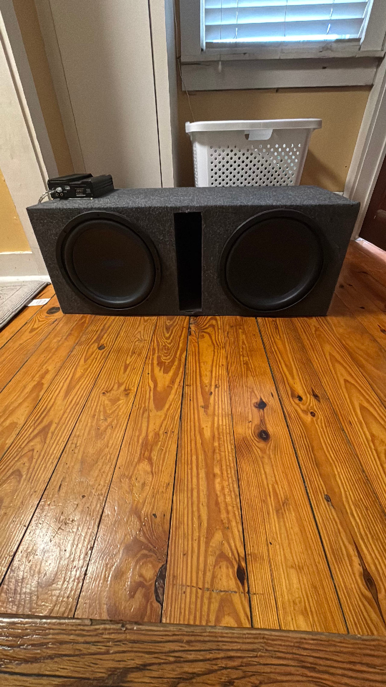 Jensen Dual 12" Subwoofers with Jensen 1200w amp