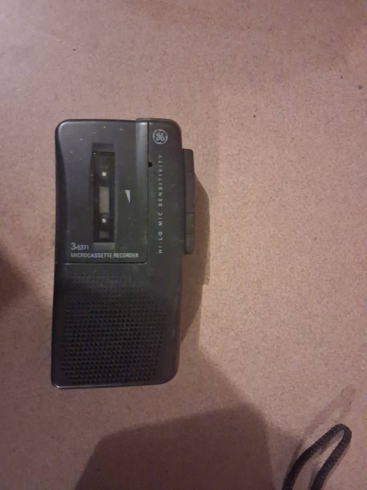 GE 3-5371 Microcassette Recorder