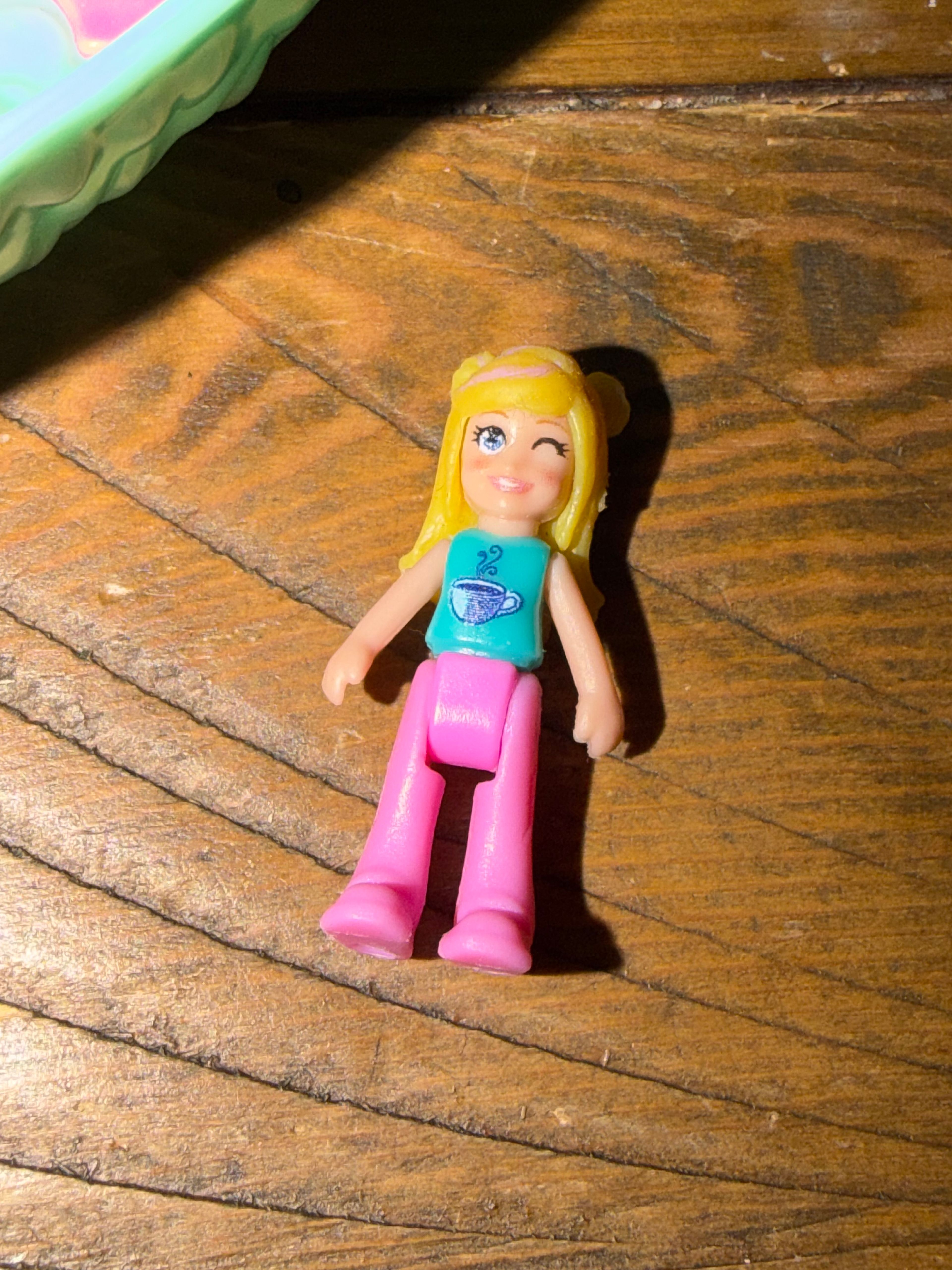 Polly Pocket Hedgehog Cafe Compact - Image 5