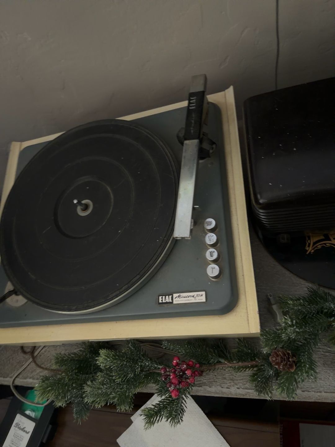 ELAC Miracord 10H Turntable with White Plinth