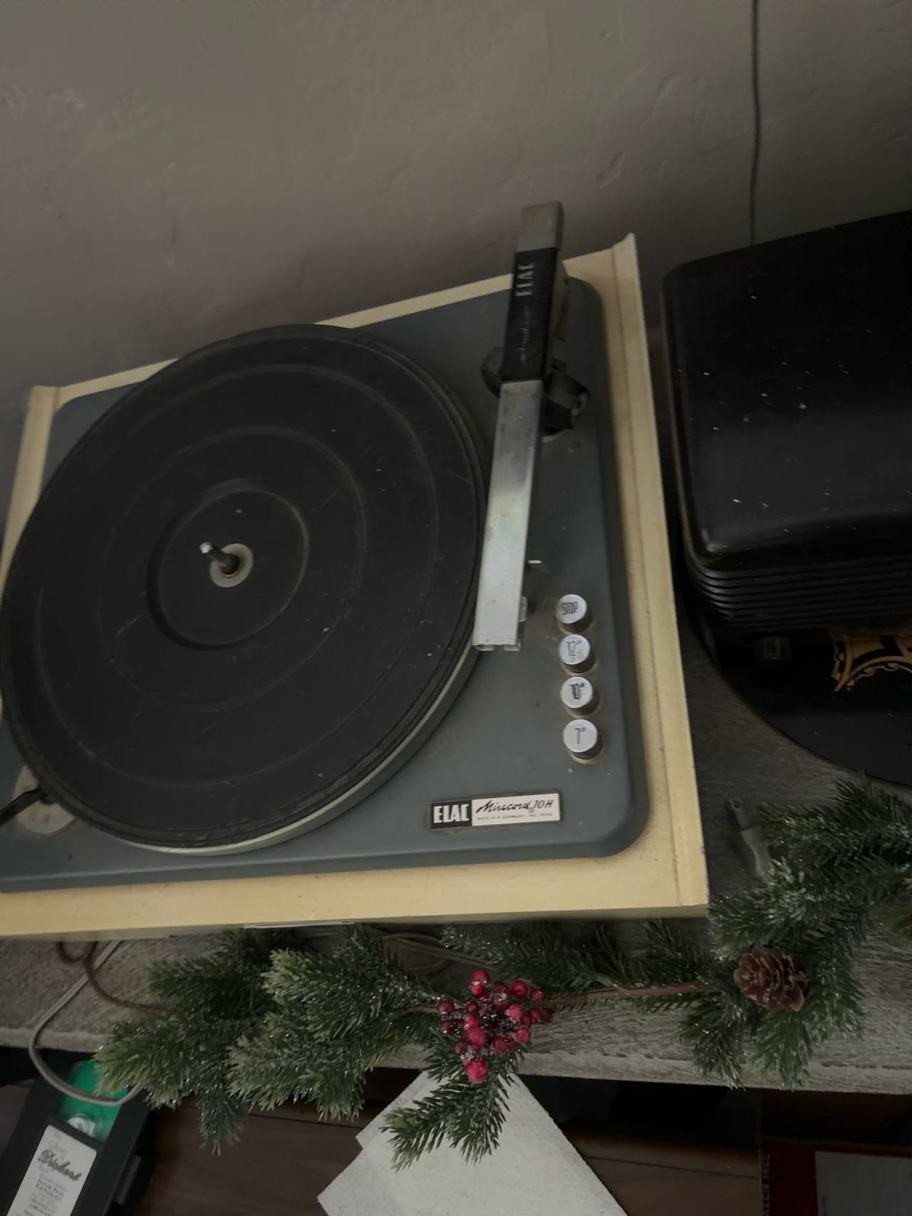 ELAC Miracord 10H Turntable with White Plinth