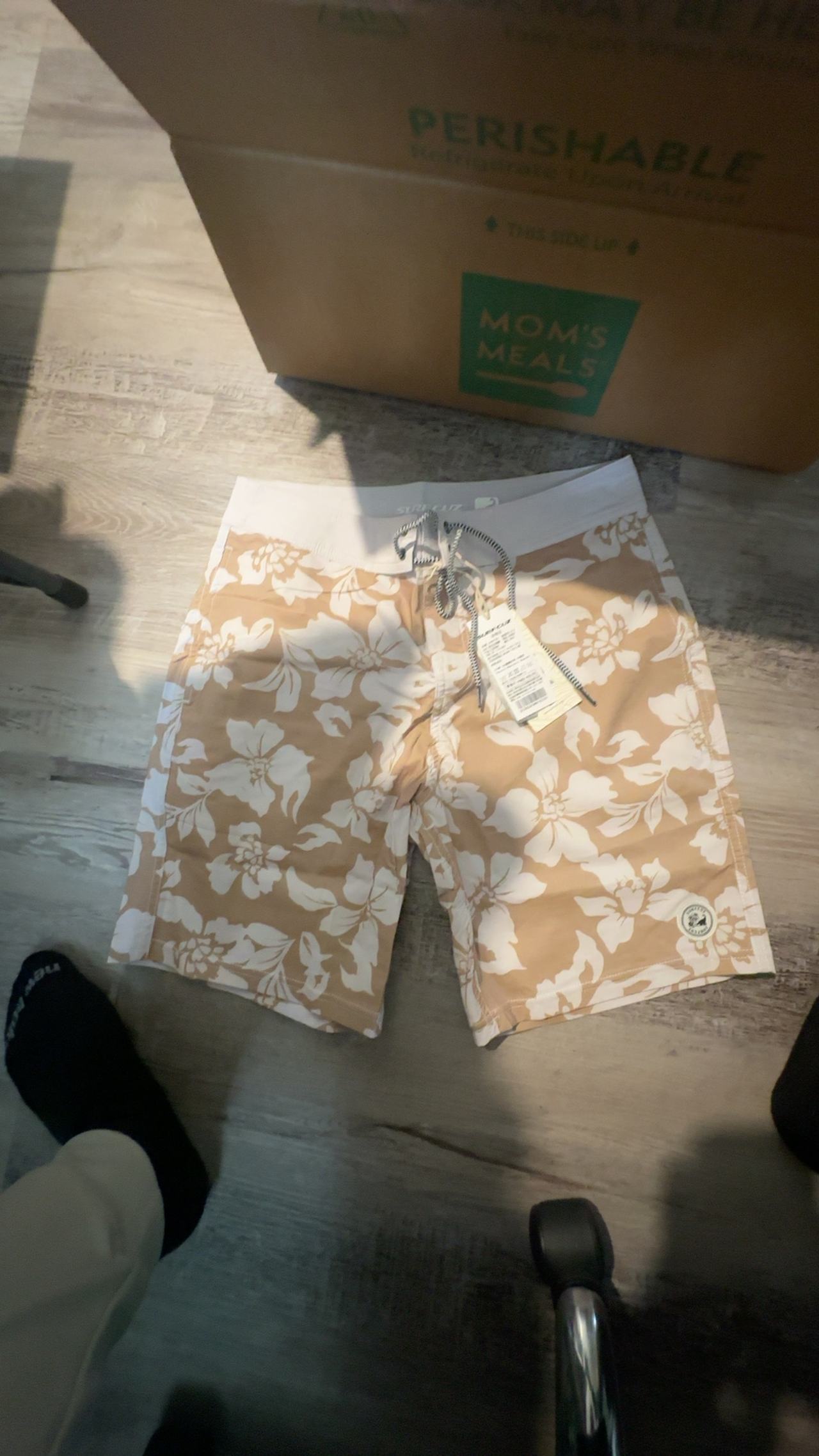 SURF CUZ Mens Swim Trunks Size 30 with Compression Liner Khaki Floral