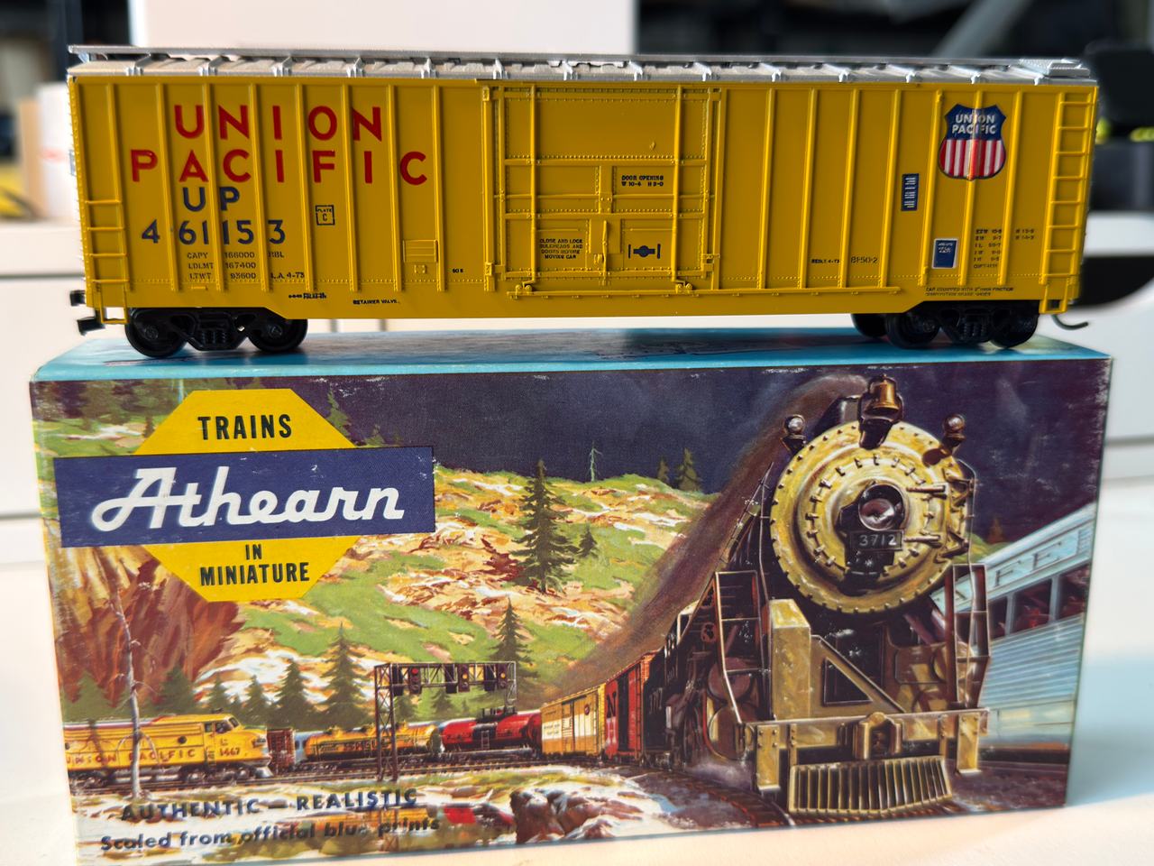 Athearn HO Scale Union Pacific 40' Plug Door Boxcar