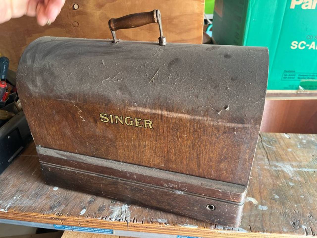 Singer Sewing Machine (Antique)
