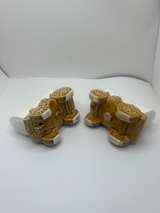 Vintage Covered Wagon Salt and Pepper Shakers - Image 6