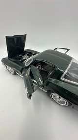 Chevrolet Corvette Stingray C2 1:18 Diecast Model Car - Image 7