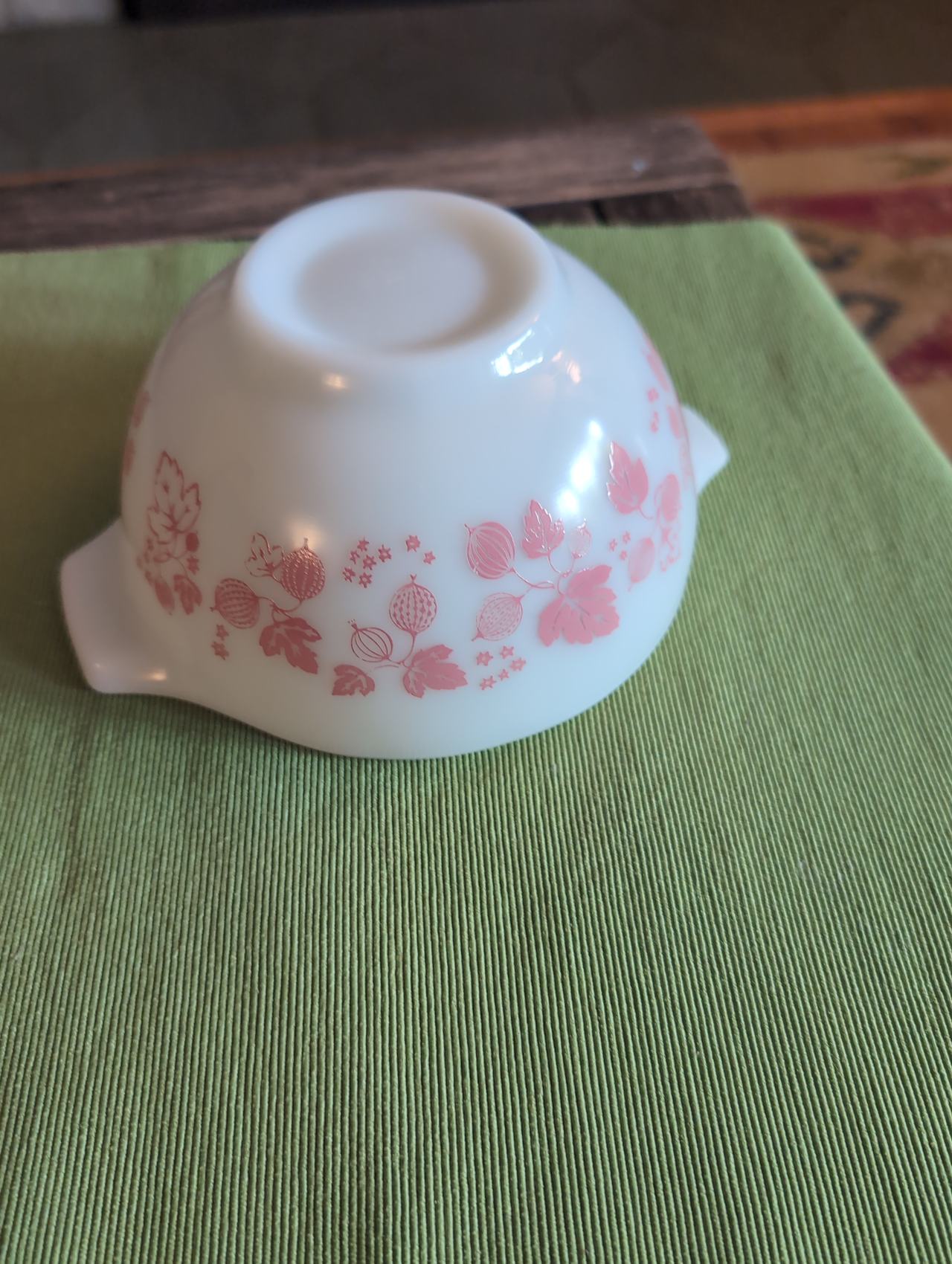 PYREX Gooseberry Pink Cinderella Mixing Bowl 441  1.5 pint