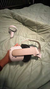 Oculus Quest 2 - Image 5