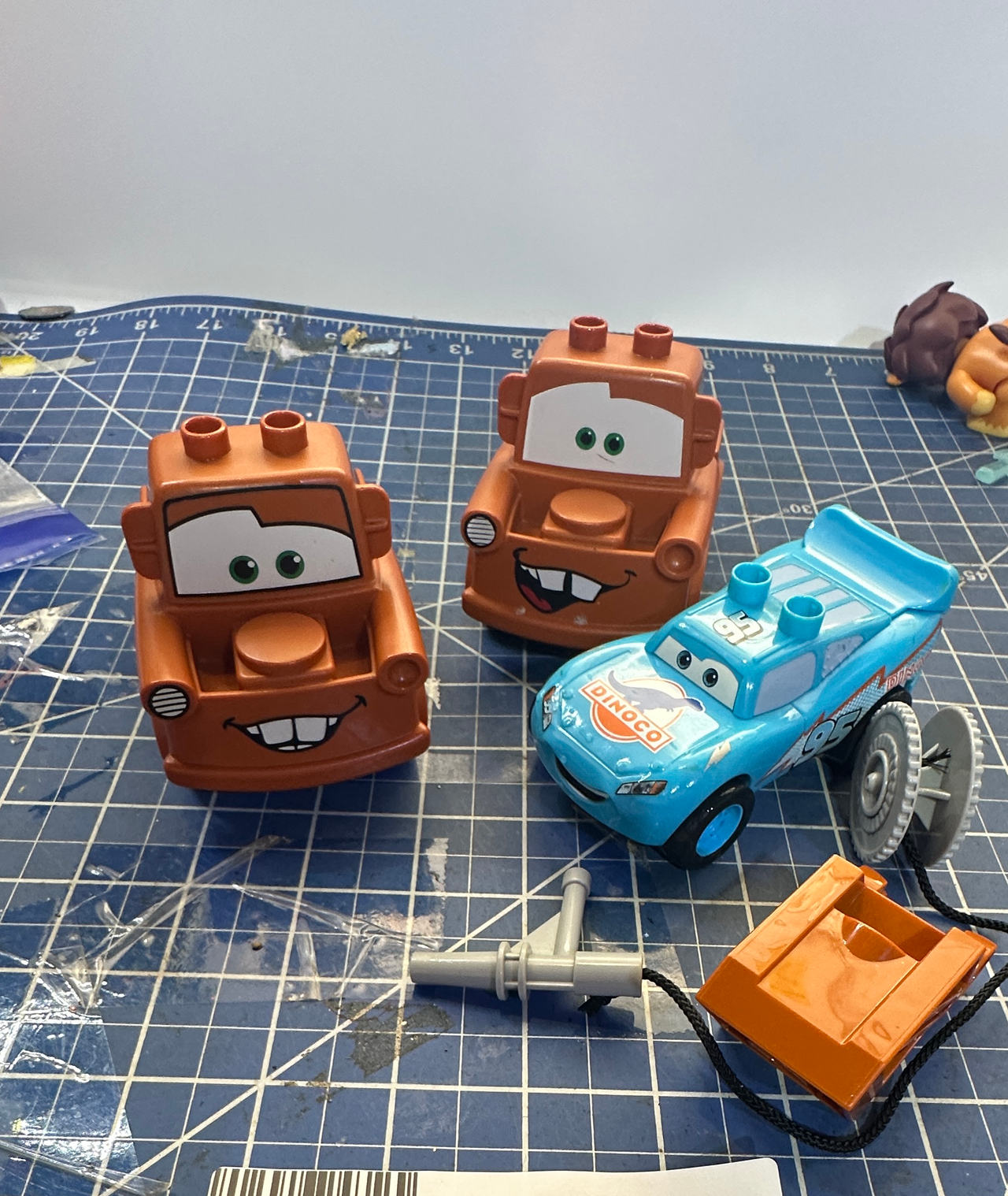 LEGO Duplo Disney Pixar Cars Mater and Dinoco Lightning McQueen. 143