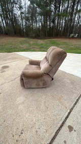 La-Z-Boy Pinnacle Recliner - Image 4